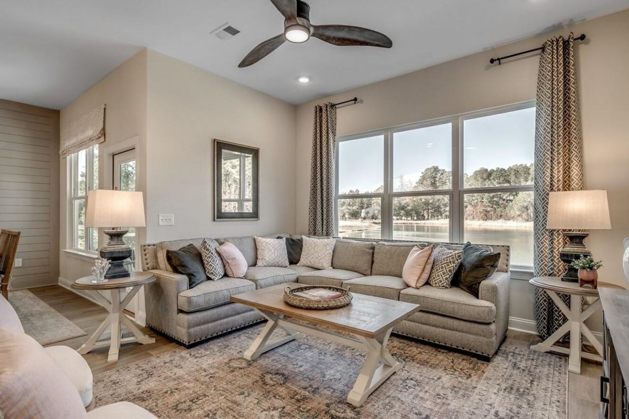 3080 Claredon St Photo 7