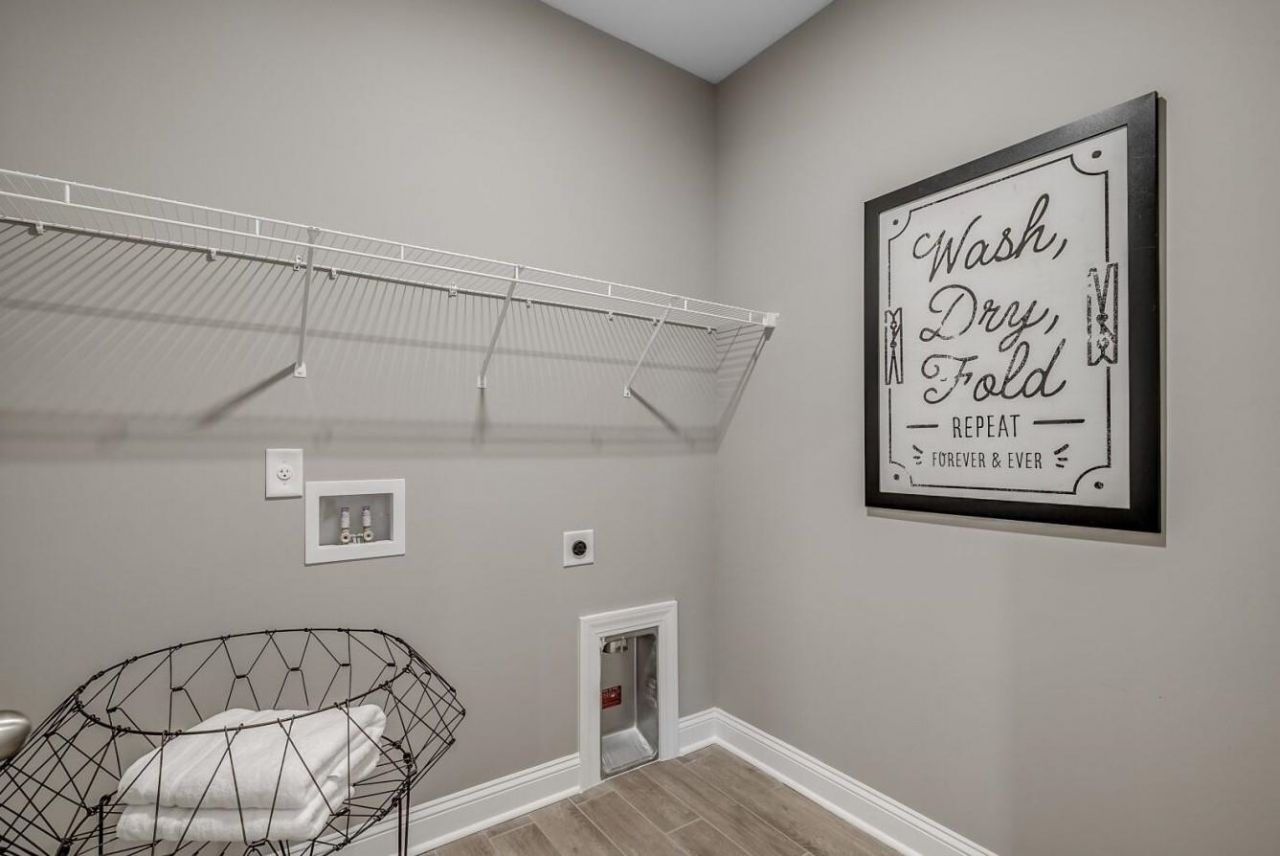 3080 Claredon St Photo 8