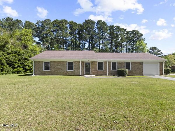700 Shadowridge Road , Jacksonville, NC 28546