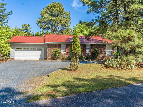 101 Swan Run Court , Seven Lakes, NC 27376