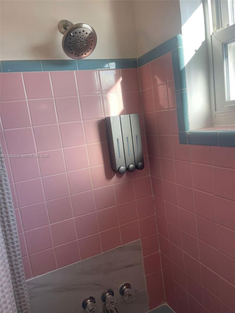 338 Roosevelt St , Hollywood, FL 33019 Photo