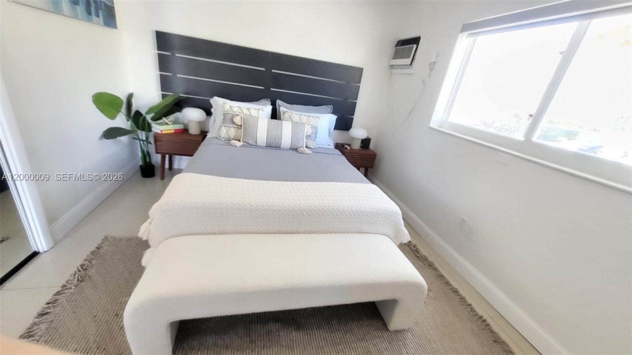 338 Roosevelt St , Hollywood, FL 33019 Photo