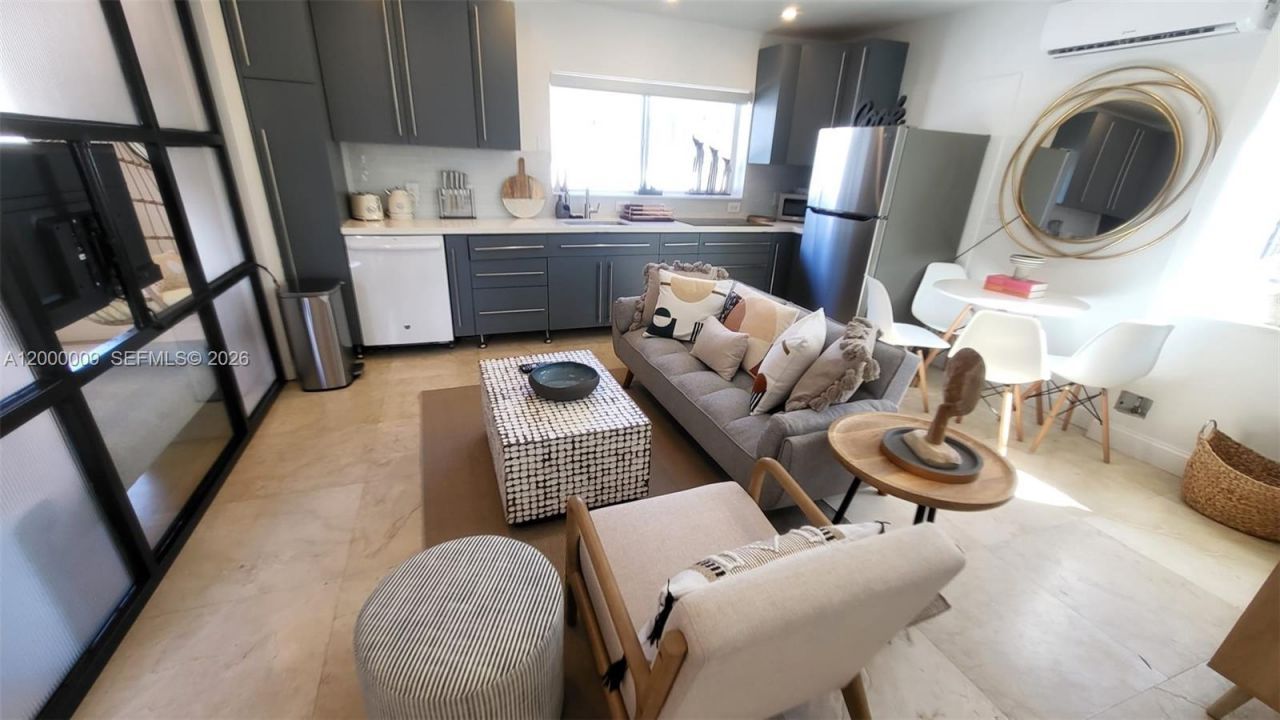 338 Roosevelt St , Hollywood, FL 33019 Photo