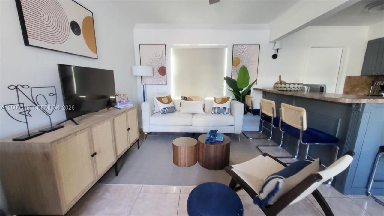 338 Roosevelt St , Hollywood, FL 33019 Photo