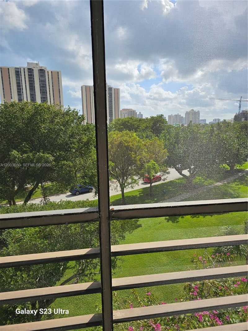 20400 W Country Club Dr , Unit 508, Aventura, FL 33180 Photo