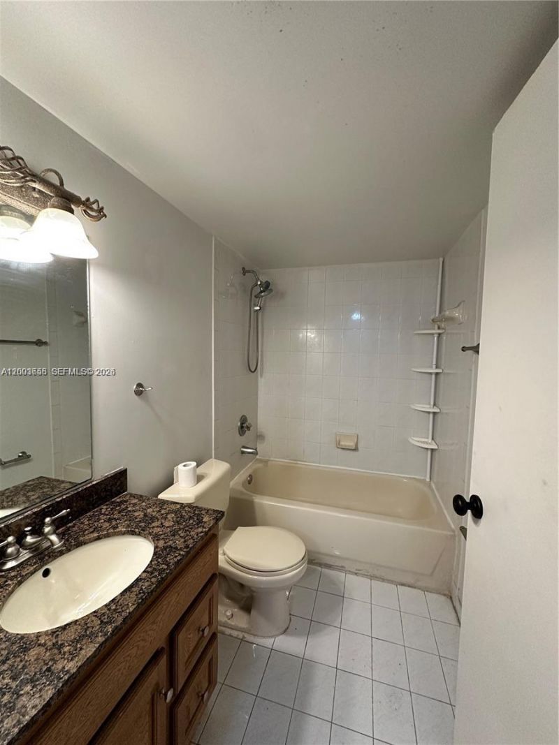 551 NW 82nd Ave, Unit 502, Miami, FL 33126 Photo