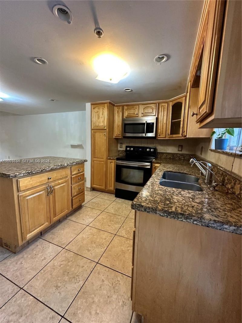 551 NW 82nd Ave, Unit 502, Miami, FL 33126 Photo