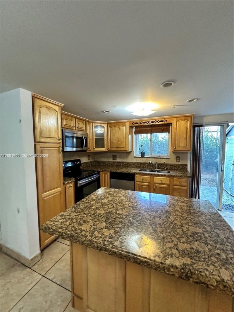 551 NW 82nd Ave, Unit 502, Miami, FL 33126 Photo