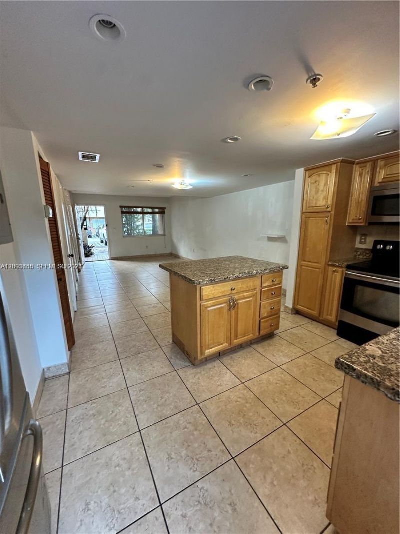 551 NW 82nd Ave, Unit 502, Miami, FL 33126 Photo