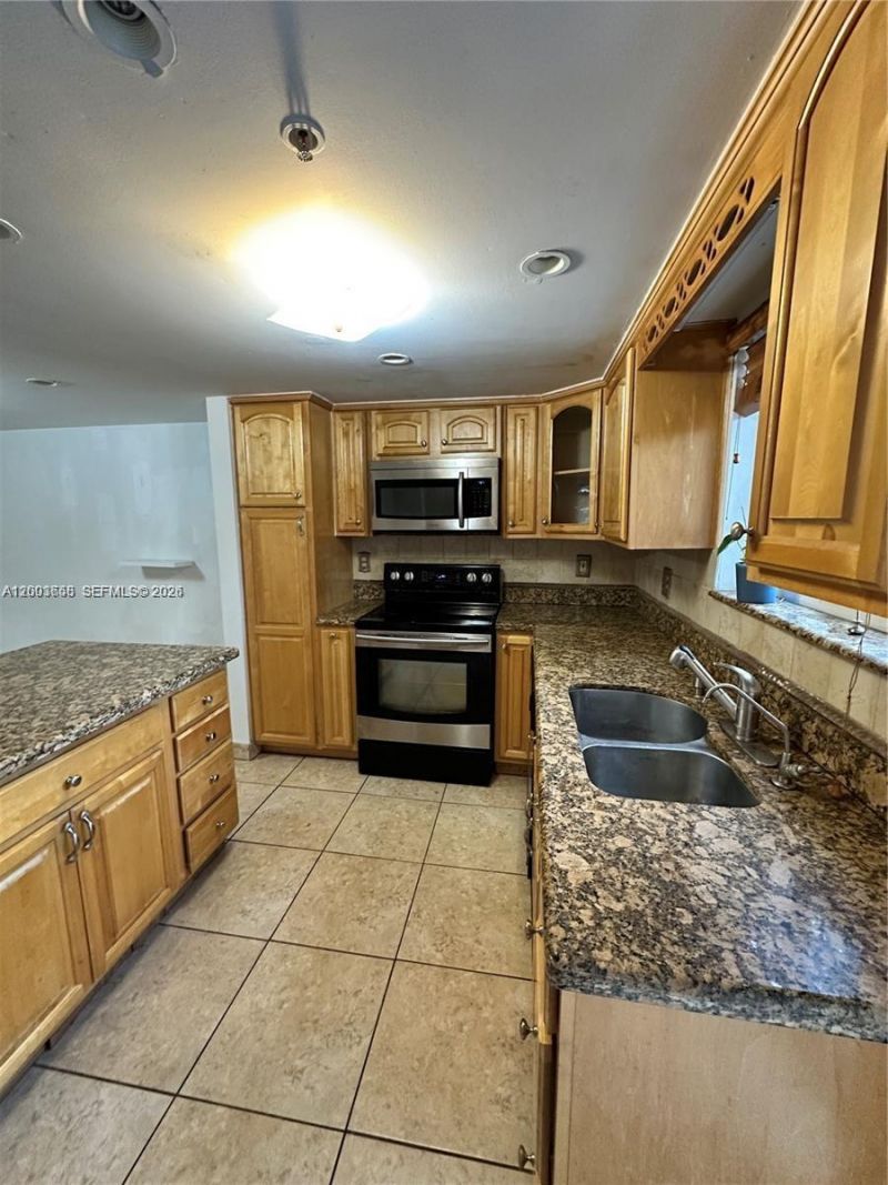 551 NW 82nd Ave, Unit 502, Miami, FL 33126 Photo