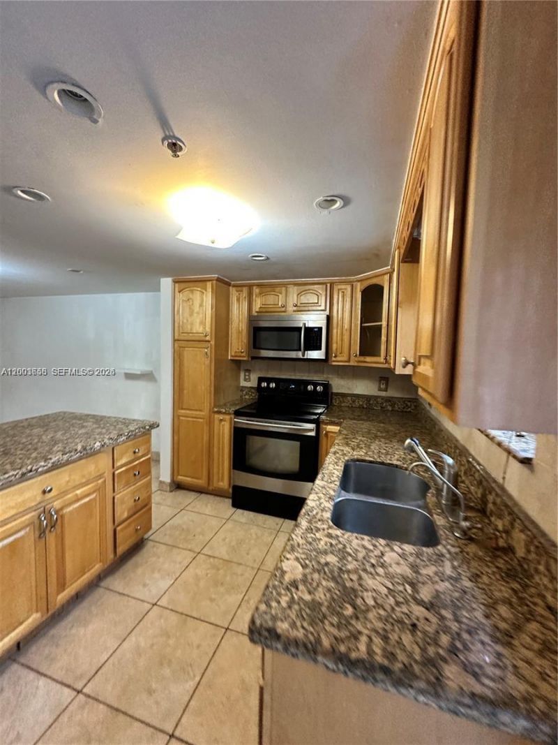 551 NW 82nd Ave, Unit 502, Miami, FL 33126 Photo