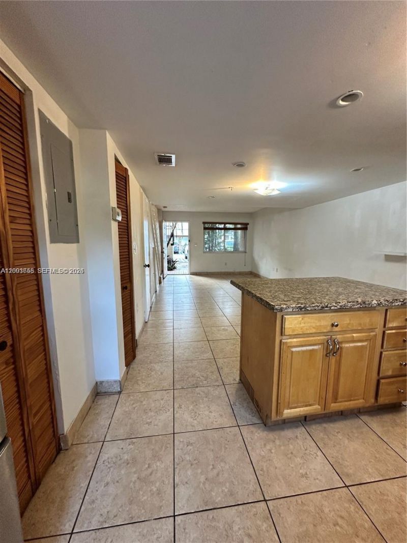 551 NW 82nd Ave, Unit 502, Miami, FL 33126 Photo