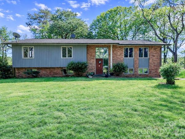 225 Midway Road , Statesville, NC 28625