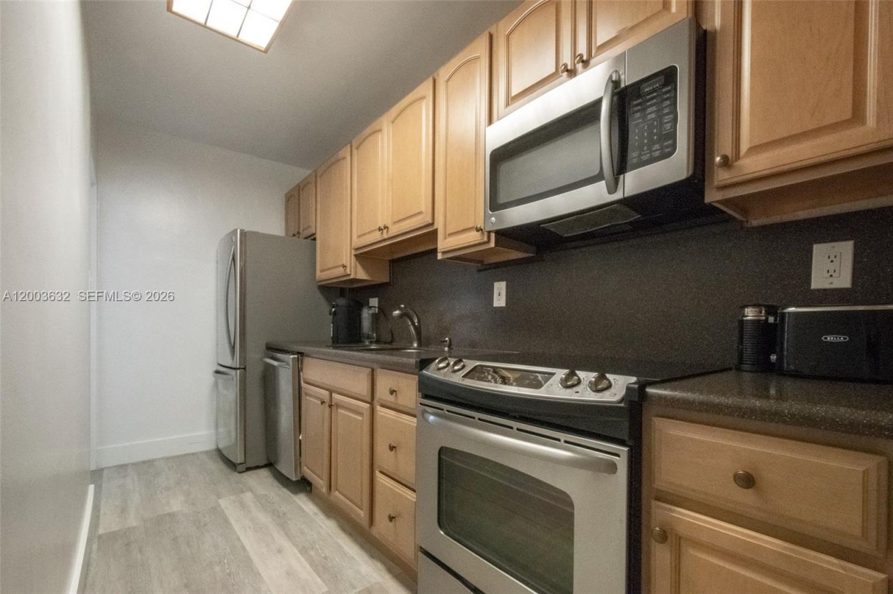 100 Lincoln Rd , Unit 439, Miami Beach, FL 33139 Photo