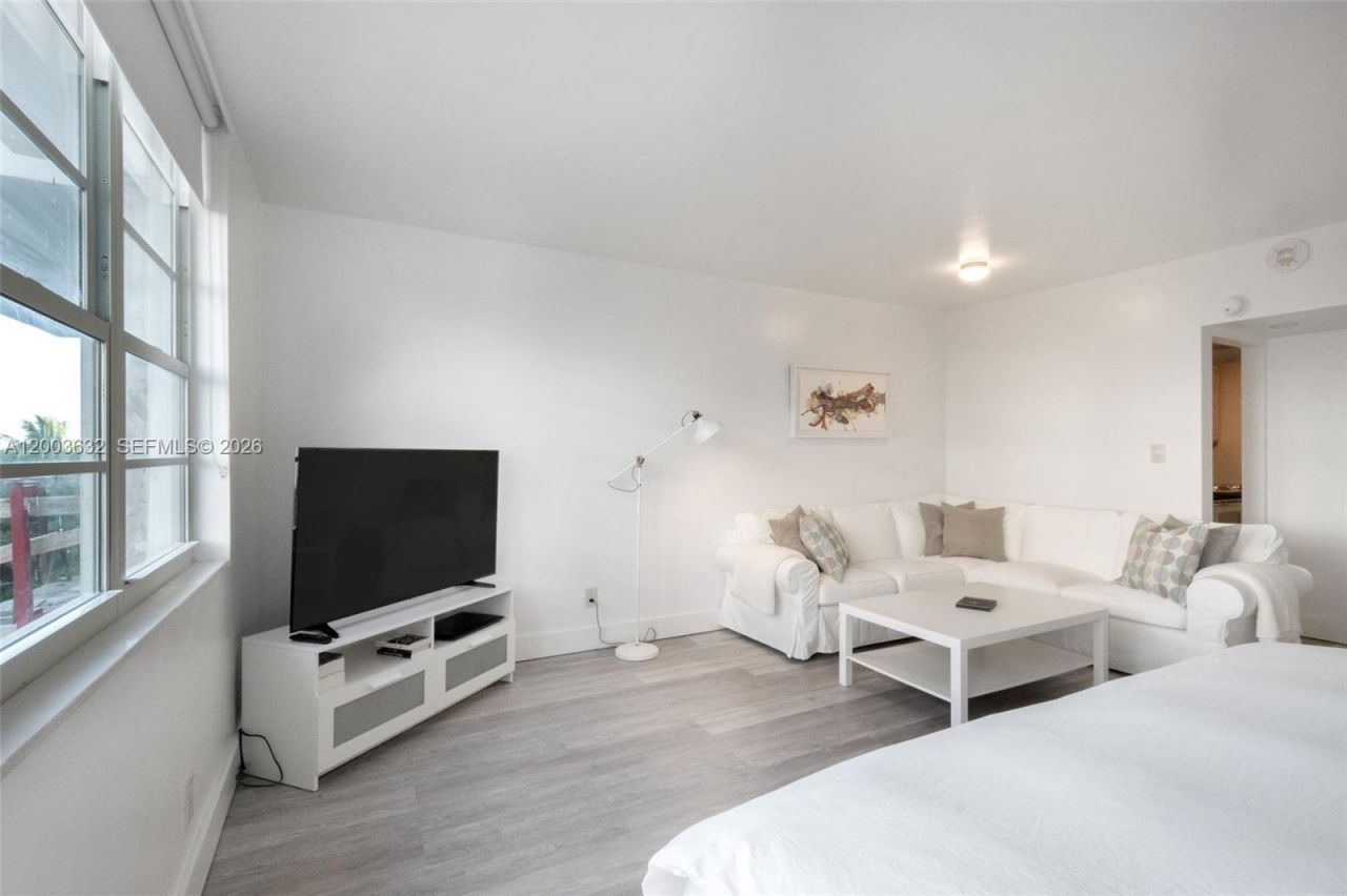 100 Lincoln Rd , Unit 439, Miami Beach, FL 33139 Photo