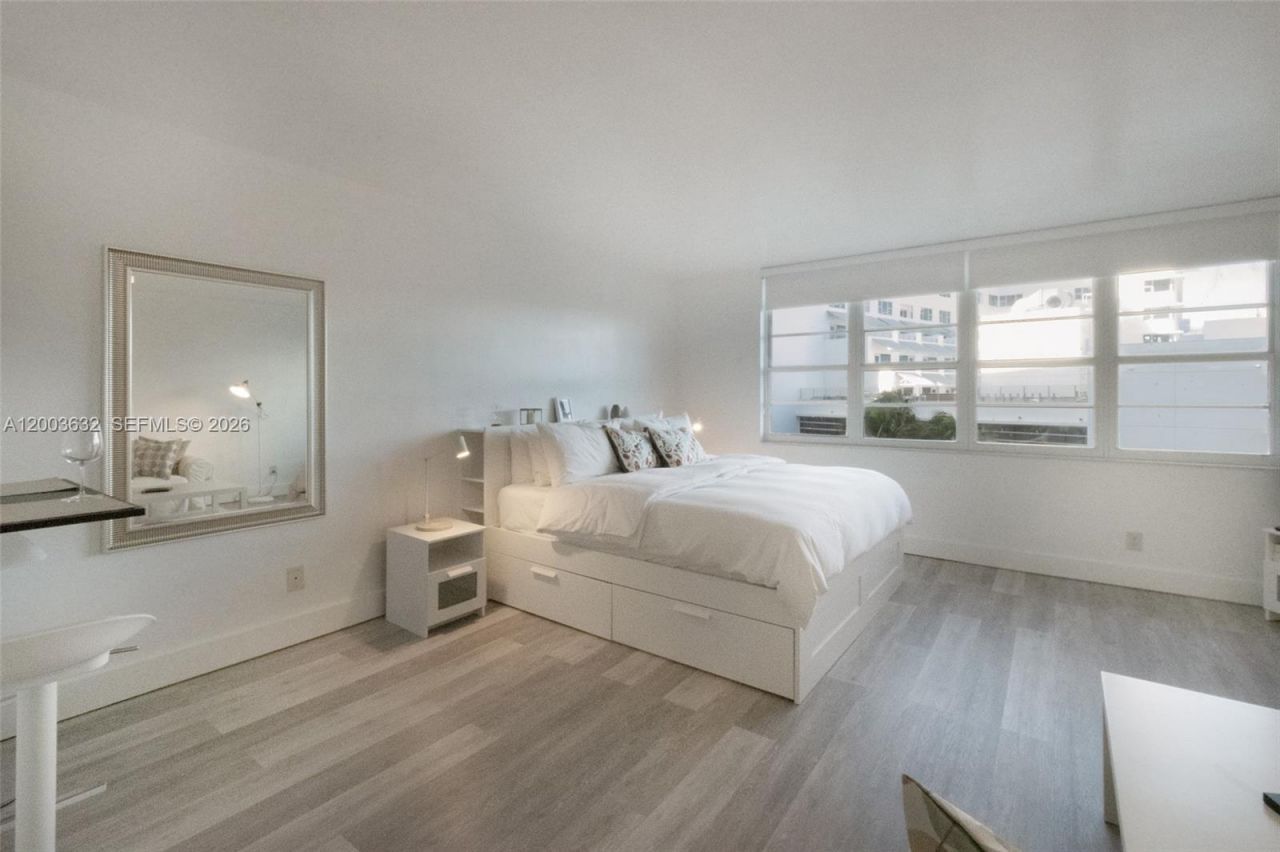100 Lincoln Rd , Unit 439, Miami Beach, FL 33139 Photo