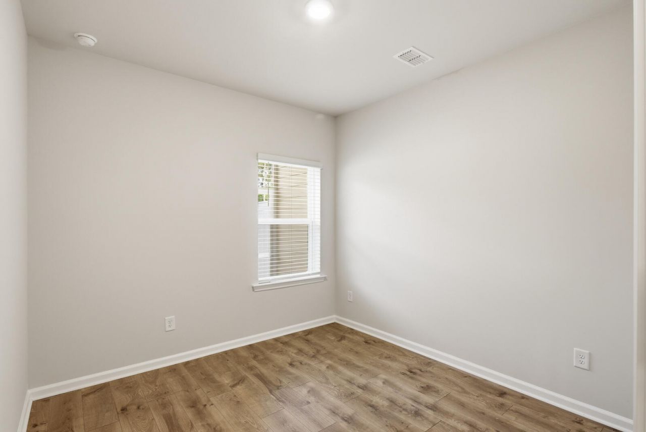 210 Twinleaf Court Photo 16