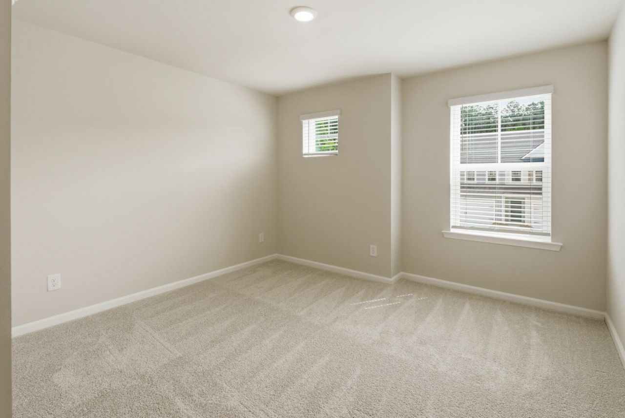 210 Twinleaf Court Photo 33