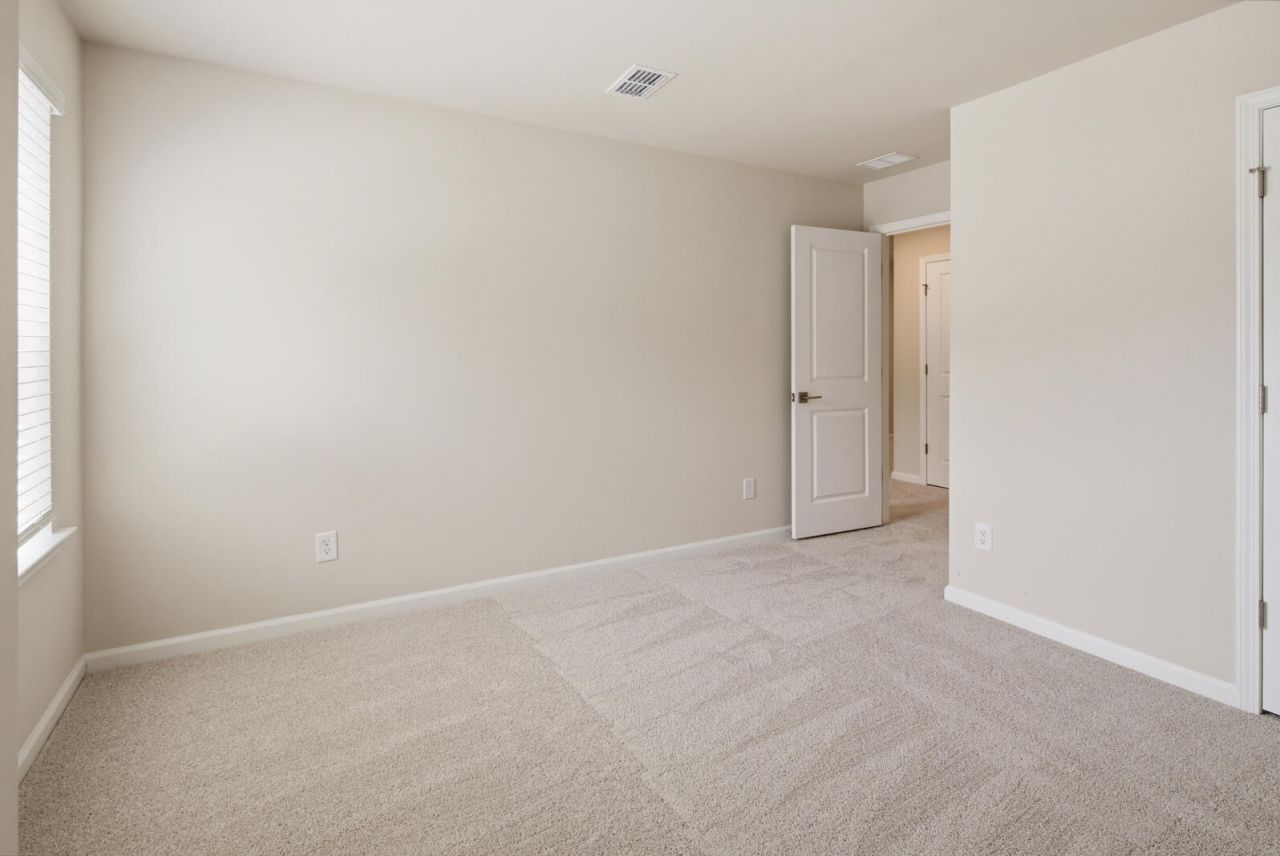 210 Twinleaf Court Photo 38
