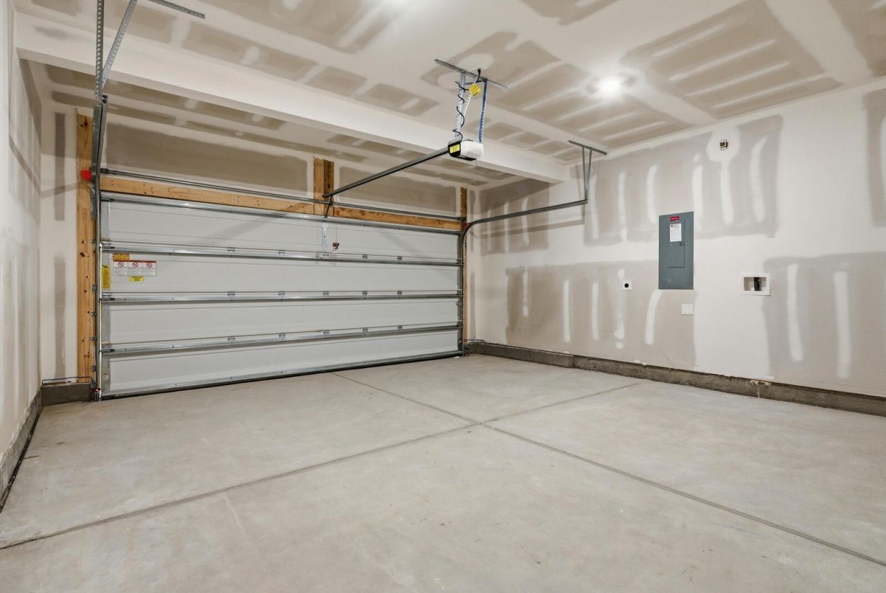 210 Twinleaf Court Photo 39