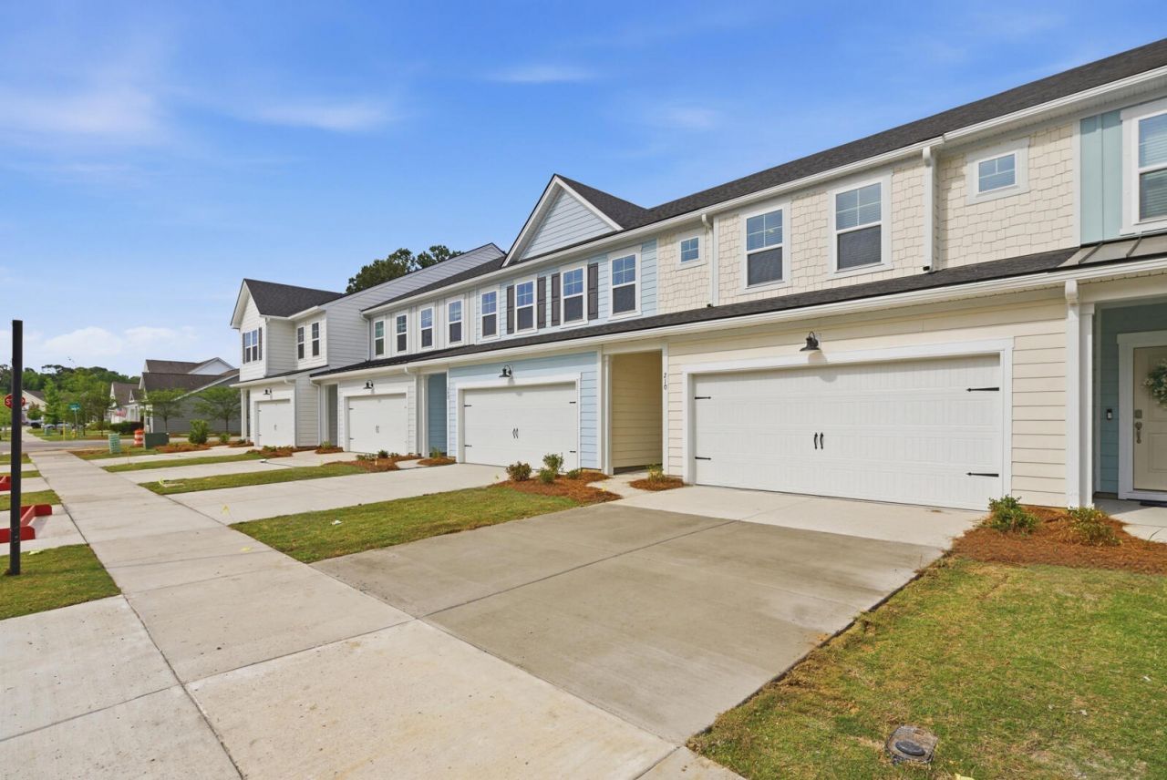 210 Twinleaf Court Photo 40