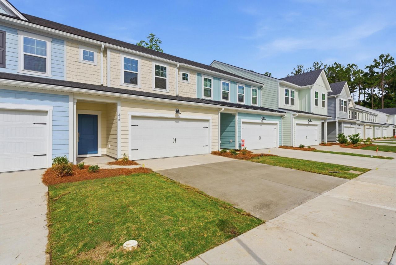 210 Twinleaf Court Photo 42