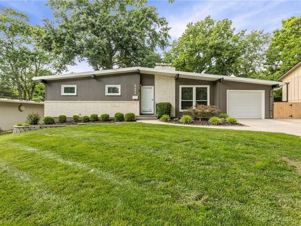 8404 Shawnee Lane, Overland Park, KS 66212