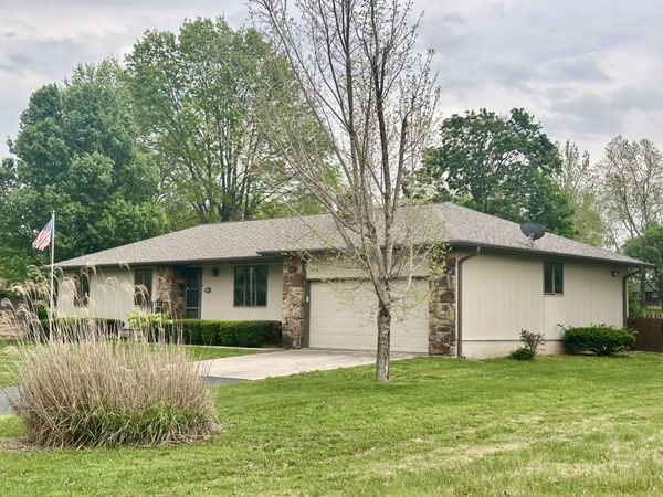 1206 Smith Avenue , Marshfield, MO 65706
