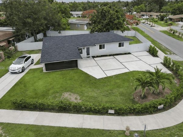 2831 NW 189th St , Miami Gardens, FL 33056