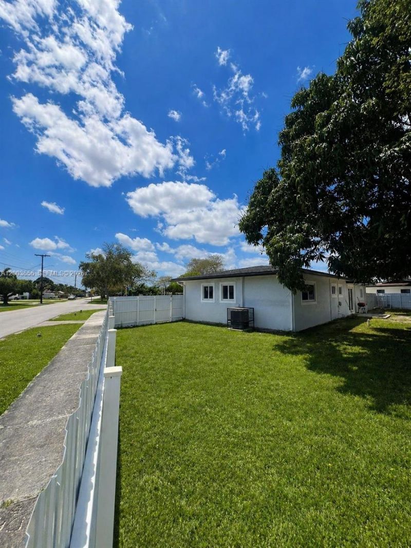 2831 NW 189th St , Miami Gardens, FL 33056 Photo