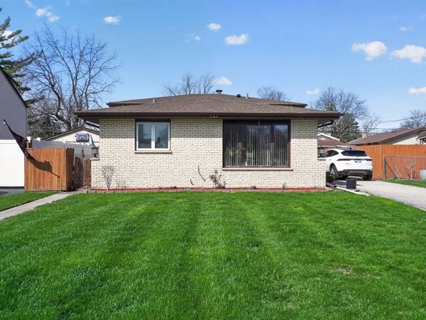 540 N Michigan Avenue , Villa Park, IL 60181