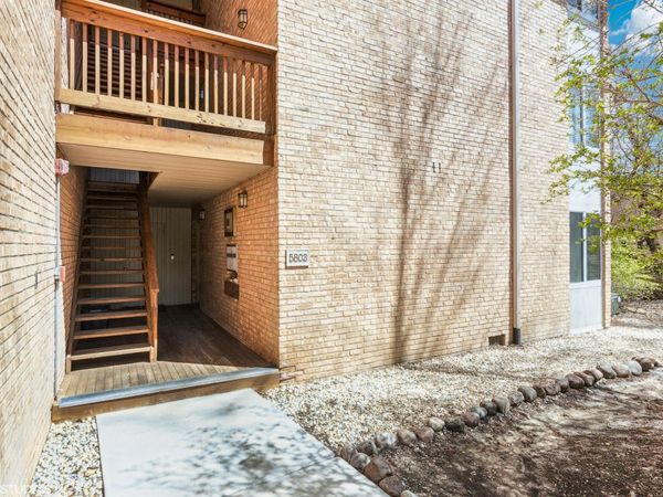 5803 Oakwood Drive, Unit B, Lisle, IL 60532