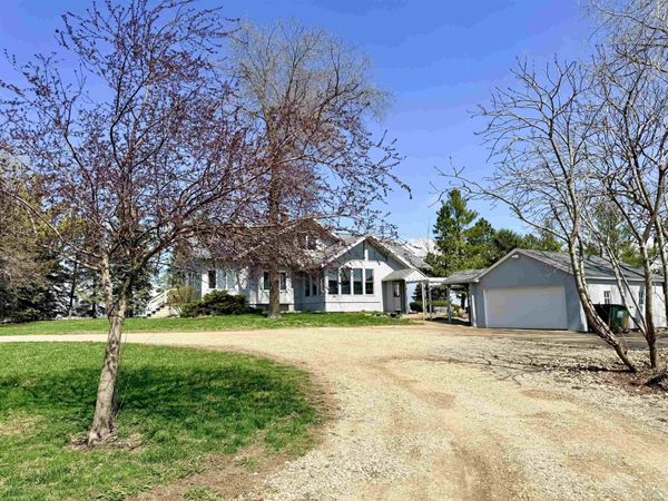 6402 170th Ave, Newell, IA 50568