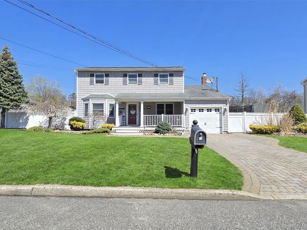 15 Brush Hollow Road, Holbrook, NY 11741