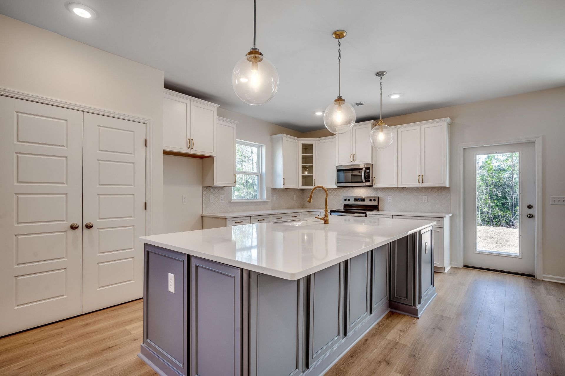 3061 Claredon St Photo 10