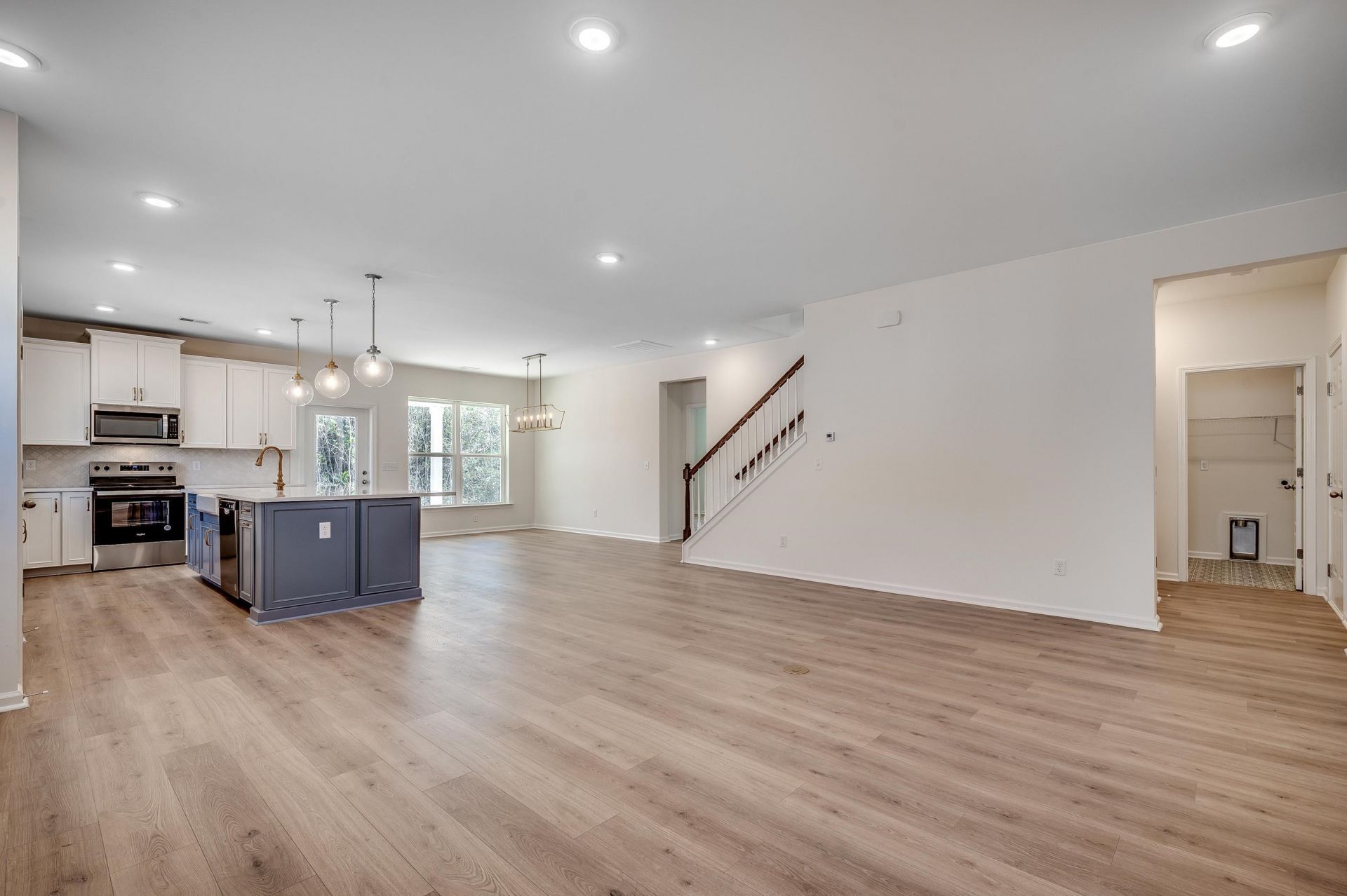 3061 Claredon St Photo 12