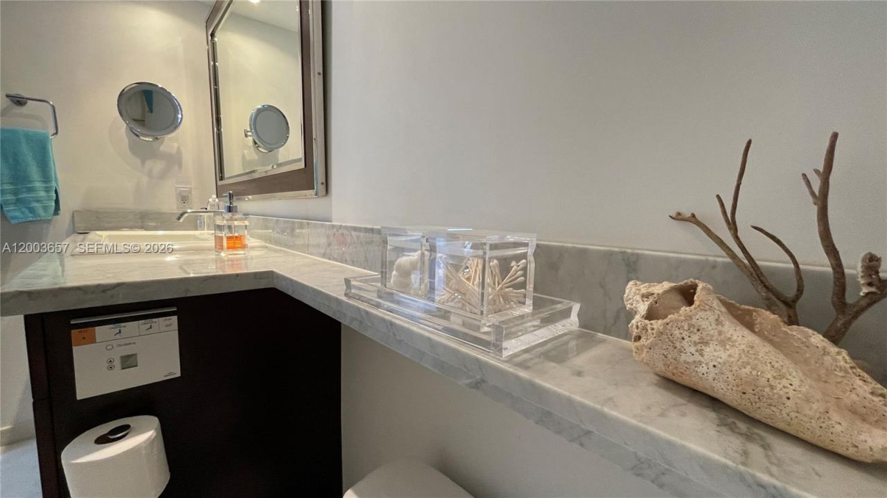 5701 Collins Ave , Unit 1714, Miami Beach, FL 33140 Photo