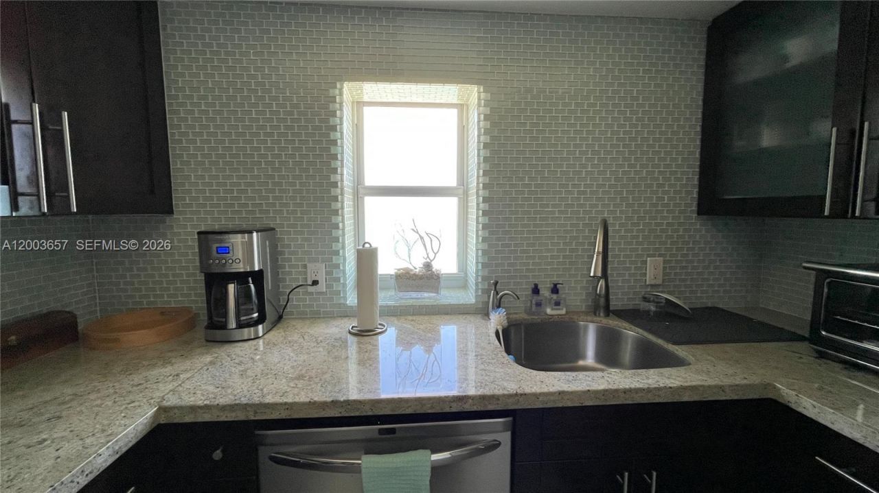 5701 Collins Ave , Unit 1714, Miami Beach, FL 33140 Photo