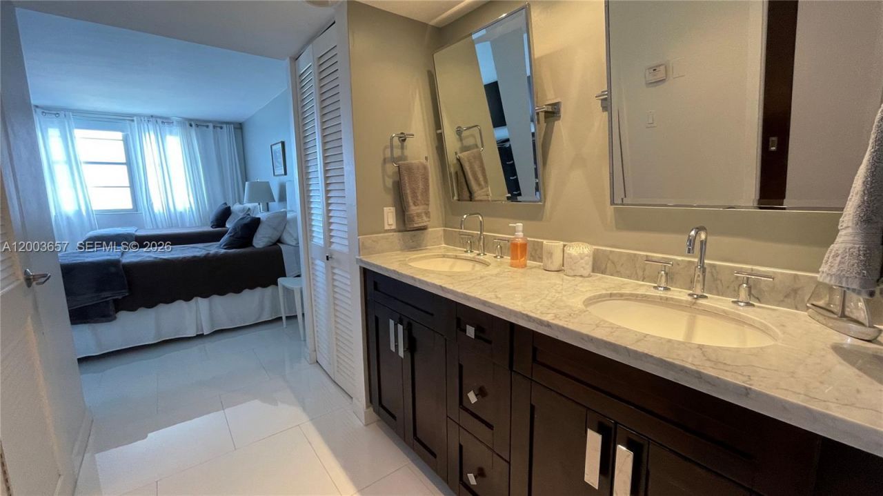 5701 Collins Ave , Unit 1714, Miami Beach, FL 33140 Photo