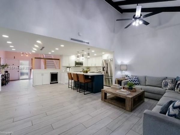 1231 E Golfview Dr , Pembroke Pines, FL 33026