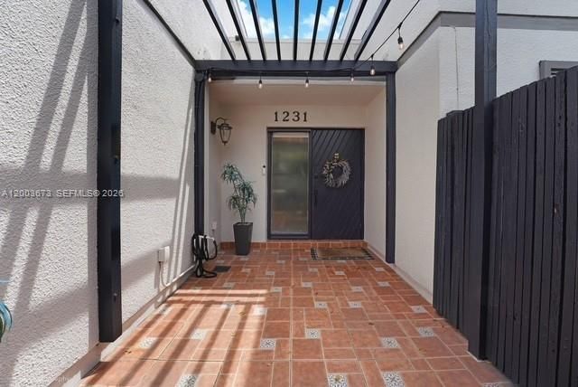 1231 E Golfview Dr , Pembroke Pines, FL 33026 Photo