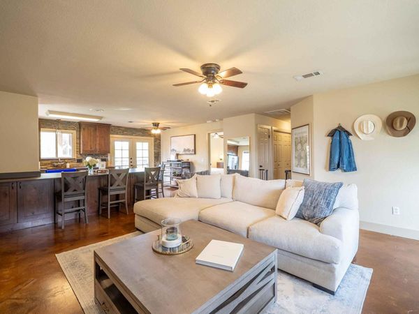 10212 Thomas LN , Dripping Springs, TX 78620