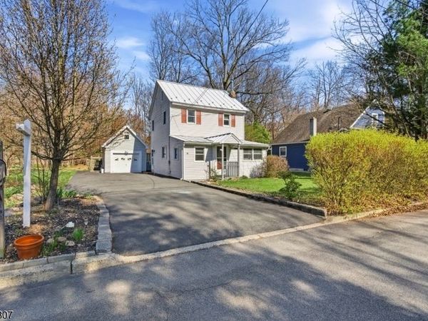 15 Parker Rd, Roxbury, NJ 07856