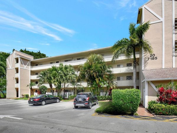 7185 Huntington Lane, Unit 301, Delray Beach, FL 33446