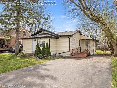 977 Boston Avenue, Waterford Twp, MI 48328