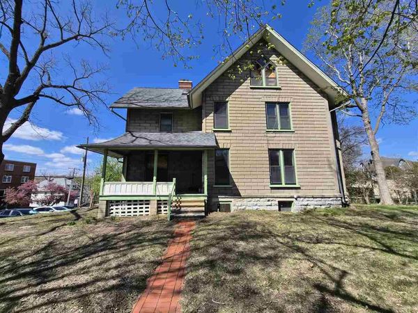 802 E Washington St., Iowa City, IA 52240