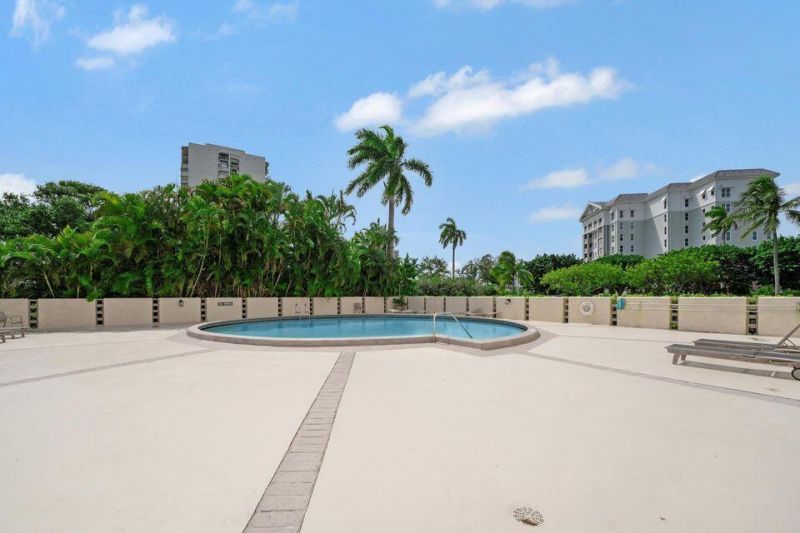 2400 Presidential Way, Unit 1206, West Palm Beach, FL 33401 Photo