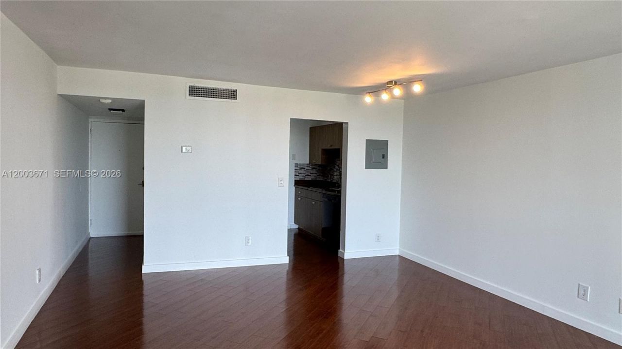 2020 NE 135th St, Unit 810, North Miami, FL 33181 Photo