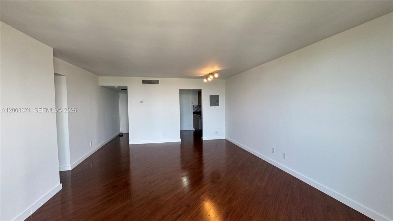 2020 NE 135th St, Unit 810, North Miami, FL 33181 Photo