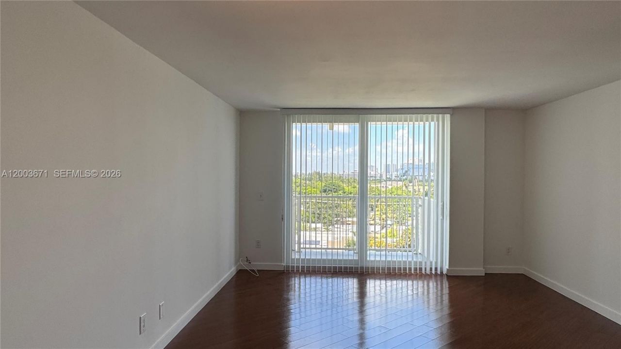 2020 NE 135th St, Unit 810, North Miami, FL 33181 Photo